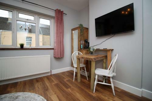Stuarts Place Apartment B By Staybc
