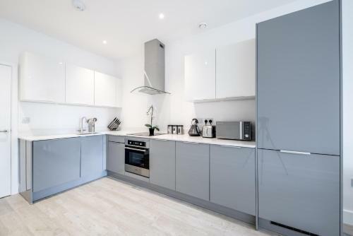 Huge Bedford Apartment For Business Workers By Comfy Workers