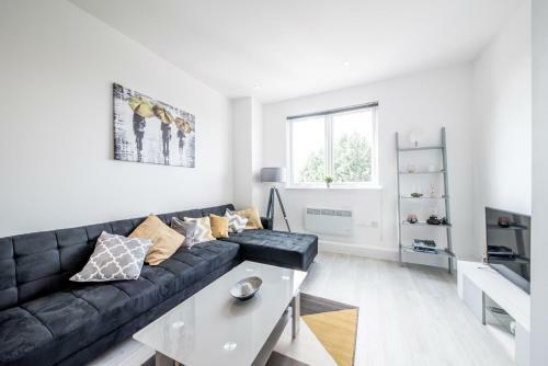 Huge Bedford Apartment For Business Workers By Comfy Workers