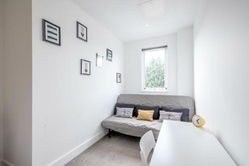 Huge Bedford Apartment For Business Workers By Comfy Workers