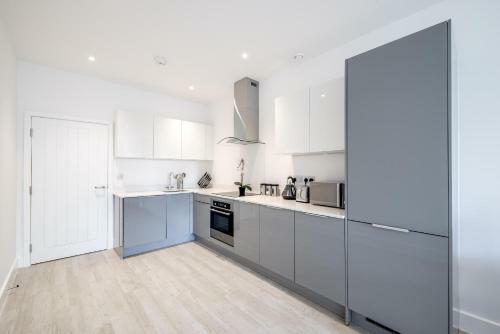 Huge Bedford Apartment For Business Workers By Comfy Workers