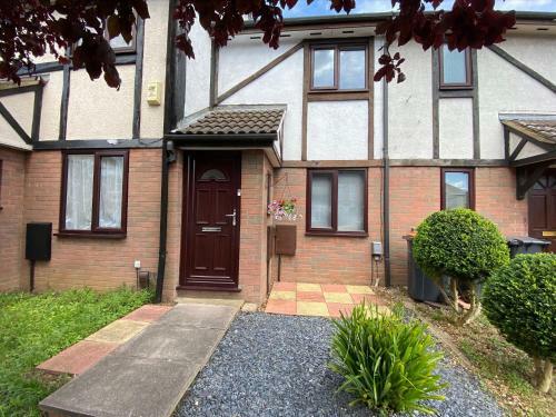 The Grove Extra Cosy 2 Bed Town House Station Location