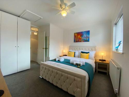 The Grove Extra Cosy 2 Bed Town House Station Location