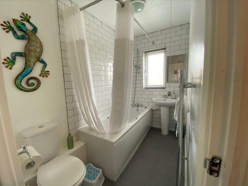 The Grove Extra Cosy 2 Bed Town House Station Location