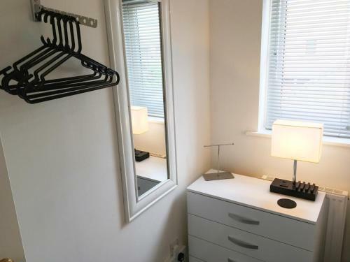 The Grove Extra Cosy 2 Bed Town House Station Location