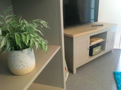 The Grove Extra Cosy 2 Bed Town House Station Location