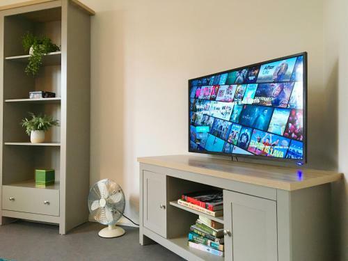 The Grove Extra Cosy 2 Bed Town House Station Location