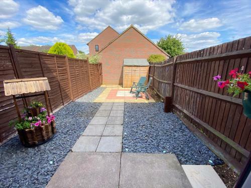 The Grove Extra Cosy 2 Bed Town House Station Location