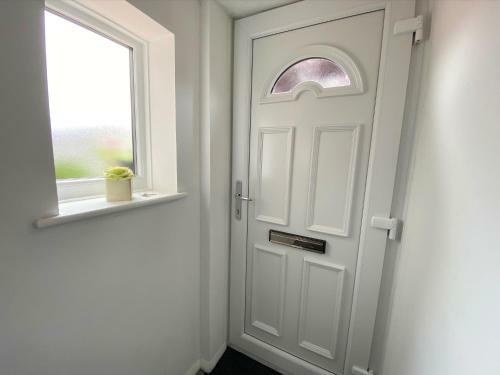 The Grove Extra Cosy 2 Bed Town House Station Location