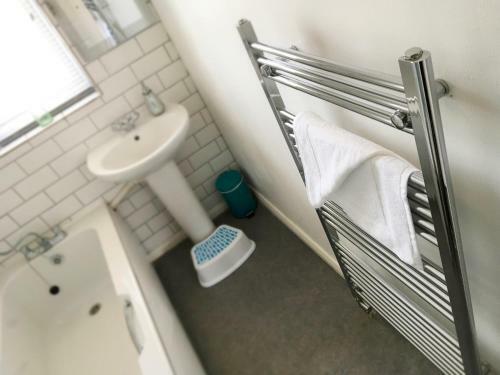 The Grove Extra Cosy 2 Bed Town House Station Location