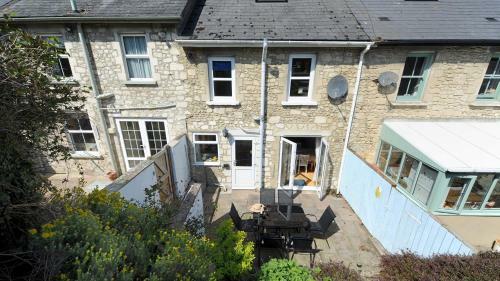 Ivy Cottage Of Beer