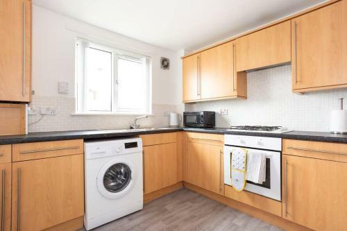 Burte View Spacious Apartment For Travelers And Keyworkers For 4 People By Dream Key Solution