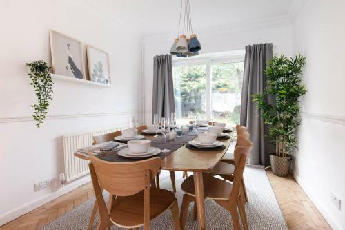Moda Stays - Oxford House