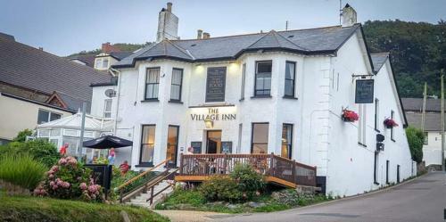 Hostal The Village Inn