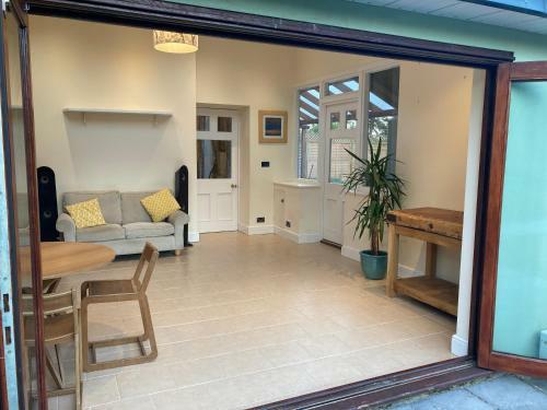 Stunning 4-bed House In Devon 10 Mins From Beach