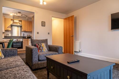 Luxury 2 Bed Central Apartment Parking & Balcony