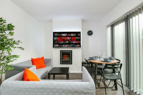 Sca-big House 9min To Nec - Sleeps 4 - Park 3 Vans