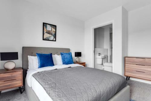 Stylish 2 Bed 2 Bath Apartment In Birmingham