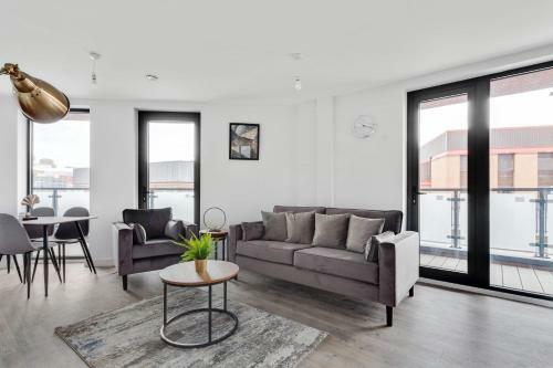 Stylish 2 Bed 2 Bath Apartment In Birmingham