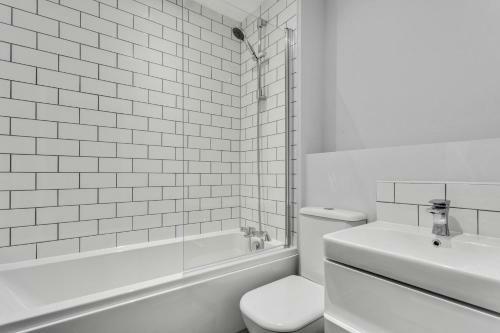 Stylish 2 Bed 2 Bath Apartment In Birmingham