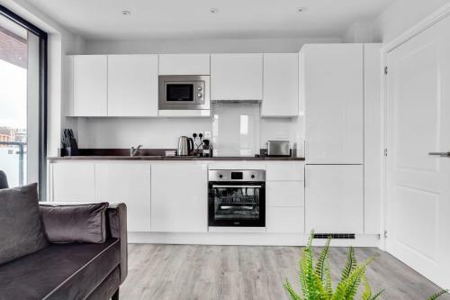 Stylish 2 Bed 2 Bath Apartment In Birmingham