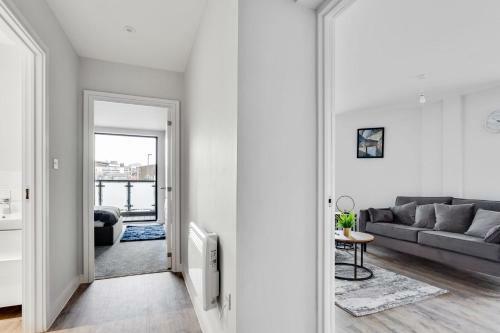 Stylish 2 Bed 2 Bath Apartment In Birmingham