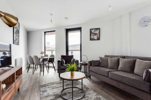 Stylish 2 Bed 2 Bath Apartment In Birmingham
