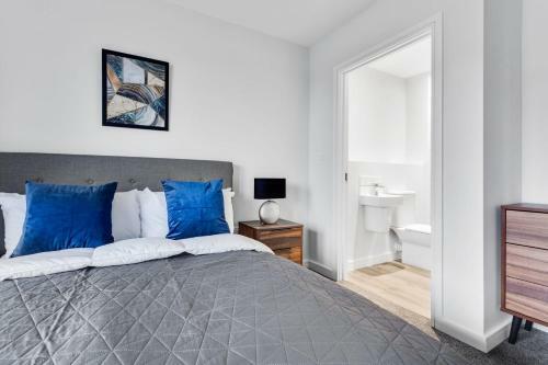 Stylish 2 Bed 2 Bath Apartment In Birmingham