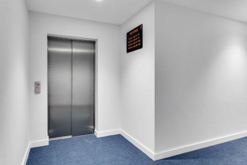 Stylish 2 Bed 2 Bath Apartment In Birmingham
