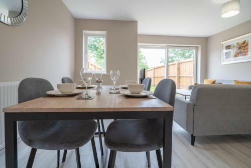Cosy 3 Bedroom Home In Birmingham With Garden