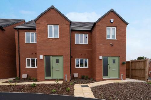 Cosy 3 Bedroom Home In Birmingham With Garden
