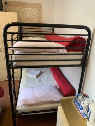 Hostal Tres Bon Hotel