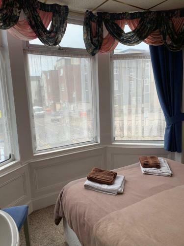 Hostal Tres Bon Hotel
