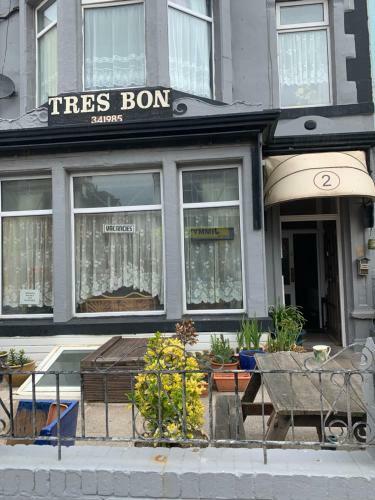 Hostal Tres Bon Hotel