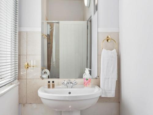 Comfortable Apartment In Blackpool Near Sea