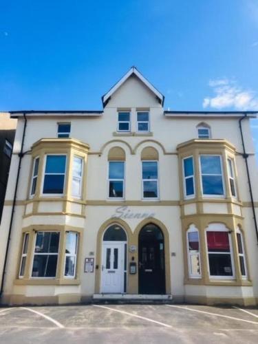 Inviting 2-bed Apartment In Blackpool