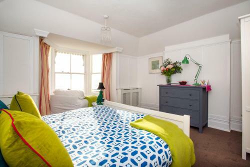 Bognor Regis Villa Sleeps 14 Wifi