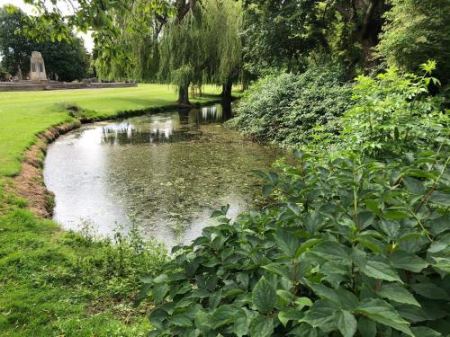 Apartment In Bourne With Alexa Netflix And 50 Tv
