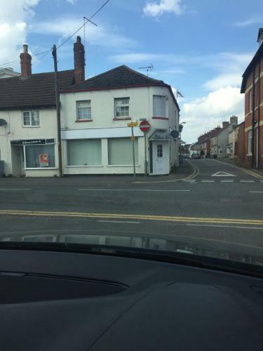 Apartment In Bourne With Alexa Netflix And 50 Tv