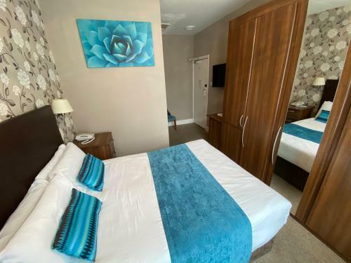 Hinton Firs Hotel