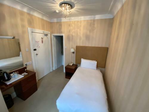Hinton Firs Hotel