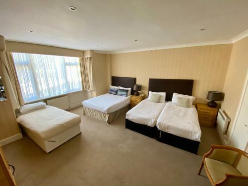 Hinton Firs Hotel