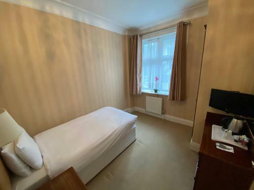 Hinton Firs Hotel