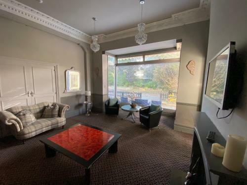 Hinton Firs Hotel
