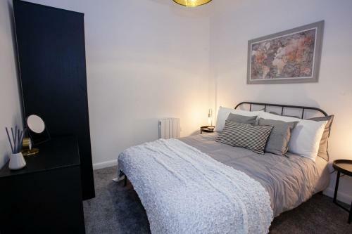 Modern 2 Bedroom Apartment In Bolton