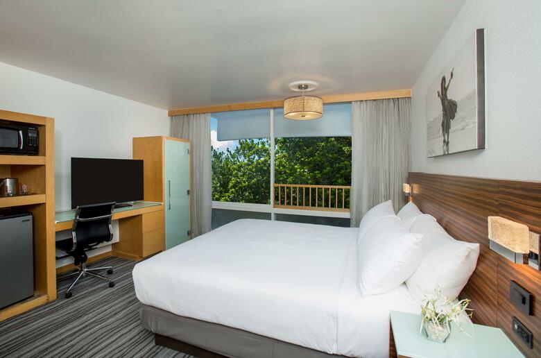 Hotel Naniloa Volcanoes Resort