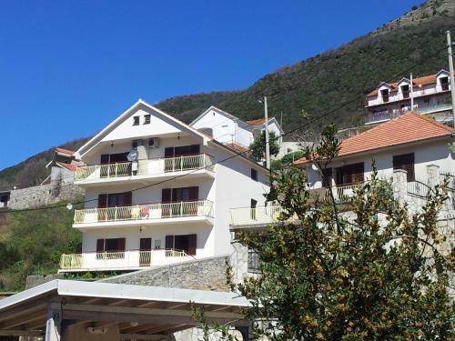 Vavic Apartments