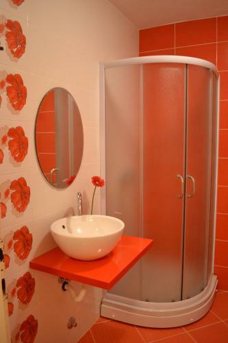 M&m Rooms And Apartment