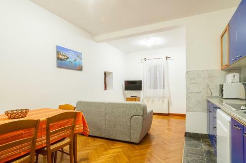 Apartments Perasto