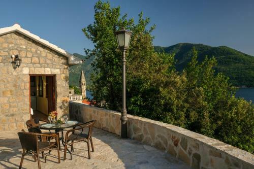 Apartments Perasto